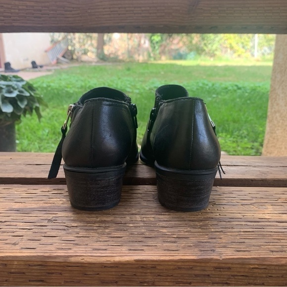 Women’s Steve Madden Rosaa Leather Zip-Up Ankle Booties - Picture 4 of 8